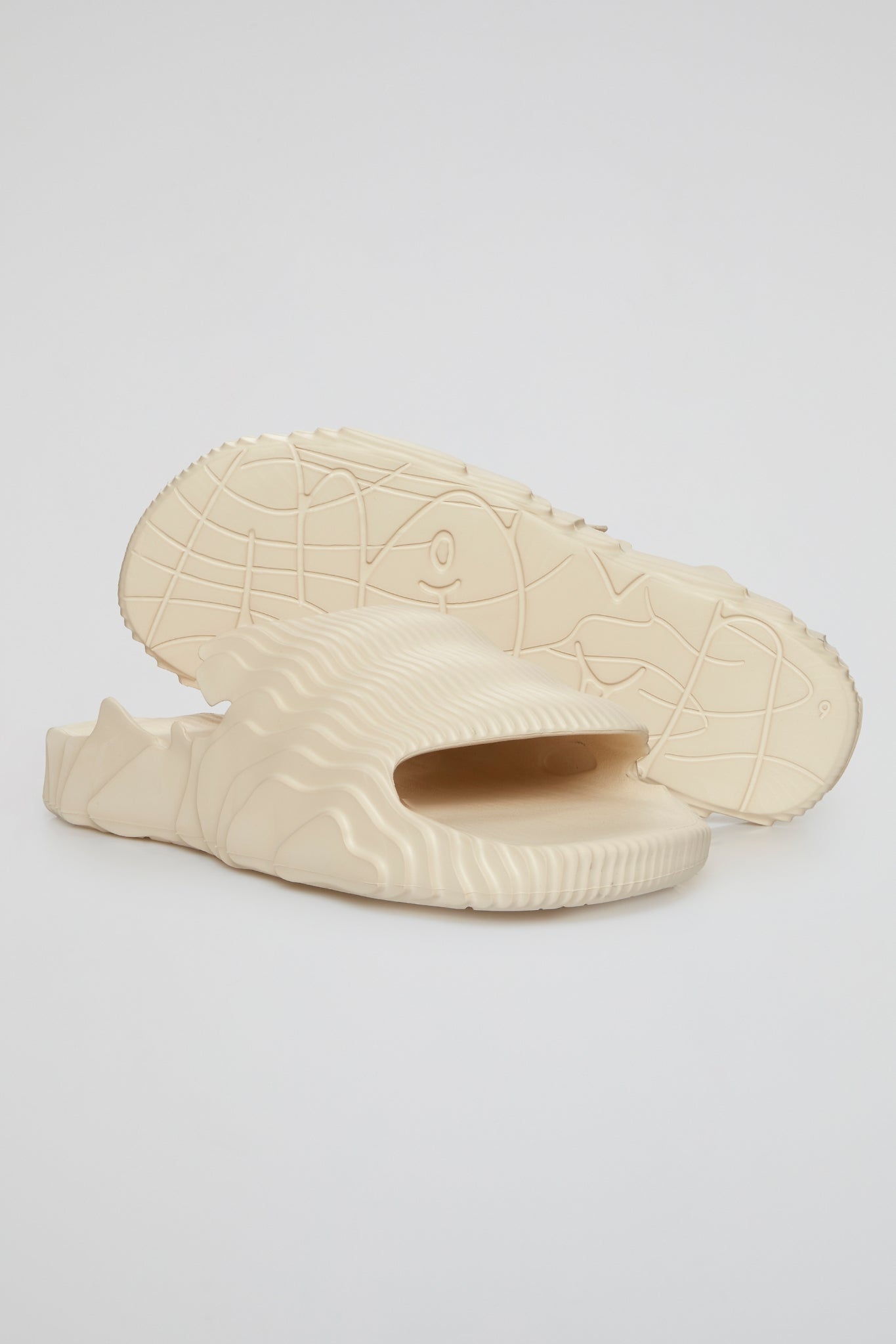 SAND COLOR NAMI SLIDES - THE AURACLES